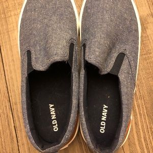 NWOT Boys Old Navy slip on sneakers in Size 4